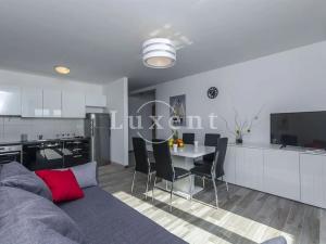 Prodej vily, Omiš, Chorvatsko, 600 m2