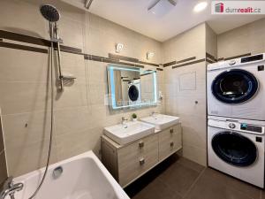 Prodej bytu 3+kk, Praha - Horní Měcholupy, Mantovská, 77 m2