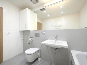 Pronájem bytu 1+kk, Praha - Liboc, Evropská, 33 m2