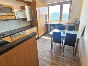 Pronájem bytu 3+1, Ústí nad Labem - Severní Terasa, Šrámkova, 78 m2