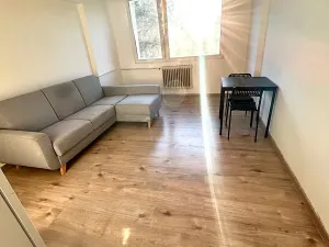 Pronájem bytu 1+kk, Praha - Radotín, Vrážská, 28 m2