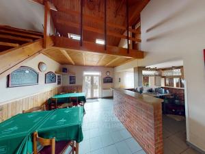 Prodej komerční nemovitosti, Babice, 2930 m2