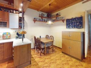 Prodej komerční nemovitosti, Babice, 2930 m2