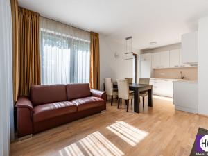 Pronájem bytu 2+kk, Praha - Hrdlořezy, Učňovská, 53 m2