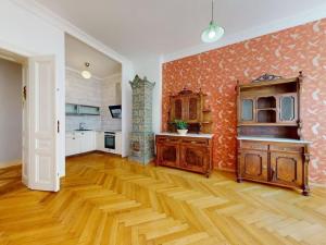 Prodej bytu 2+kk, Karlovy Vary, Svahová, 77 m2