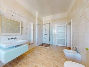 Prodej bytu 2+kk, Karlovy Vary, Svahová, 77 m2