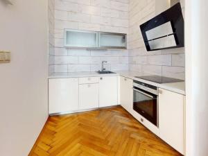 Prodej bytu 2+kk, Karlovy Vary, Svahová, 77 m2