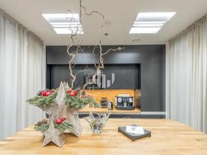 Pronájem kanceláře, Praha - Karlín, Pernerova, 595 m2
