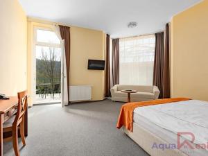 Prodej ubytování, Karlovy Vary, Jarní, 989 m2