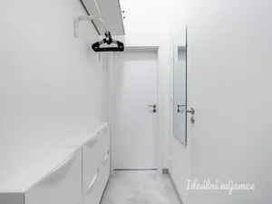 Pronájem bytu 1+kk, Praha - Kyje, Za černým mostem, 25 m2