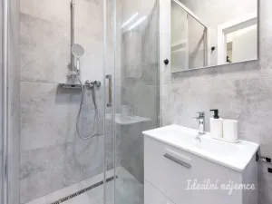 Pronájem bytu 1+kk, Praha - Kyje, Za černým mostem, 25 m2