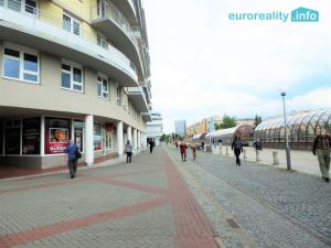 Pronájem restaurace, Praha - Stodůlky, Sluneční náměstí, 80 m2