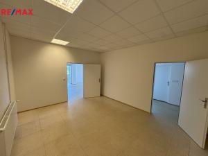 Pronájem kanceláře, Zlín - Malenovice, Šrámkova, 222 m2