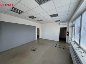 Pronájem kanceláře, Zlín - Malenovice, Šrámkova, 222 m2