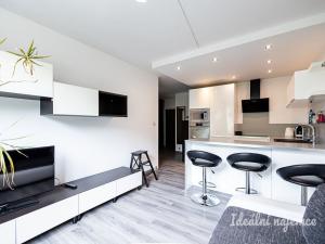 Pronájem bytu 2+kk, Praha - Letňany, Kopřivnická, 42 m2