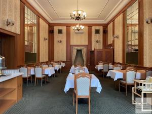 Pronájem obchodního prostoru, Karlovy Vary, Divadelní náměstí, 241 m2
