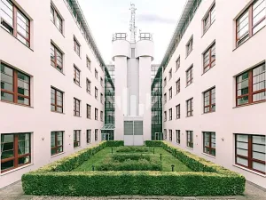 Pronájem kanceláře, Praha - Karlín, Sokolovská, 321 m2
