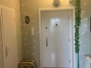 Pronájem bytu 1+1, Karlovy Vary, nábřeží Jana Palacha, 47 m2