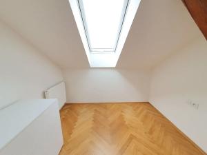 Pronájem bytu 2+kk, Praha - Nové Město, Vyšehradská, 58 m2
