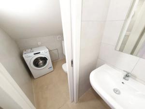 Pronájem bytu 2+kk, Praha - Nové Město, Vyšehradská, 58 m2