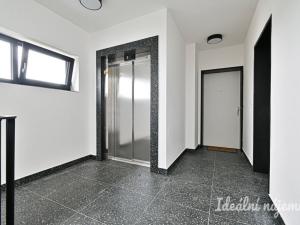 Pronájem bytu 1+kk, Brno, Škrochova, 33 m2