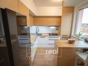 Prodej bytu 3+1, Veselí nad Moravou, náměstí Míru, 74 m2