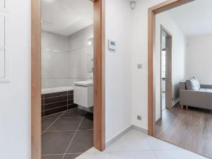 Pronájem bytu 2+kk, Praha - Vysočany, Bassova, 51 m2