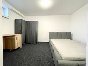 Pronájem bytu 2+kk, Zlín, Klabalská I, 38 m2