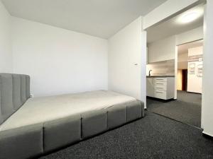 Pronájem bytu 2+kk, Zlín, Klabalská I, 38 m2