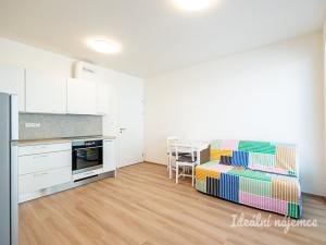 Pronájem bytu 2+kk, Praha - Vysočany, Čakovická, 43 m2