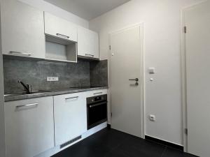 Pronájem bytu 1+1, Praha - Vršovice, Omská, 39 m2