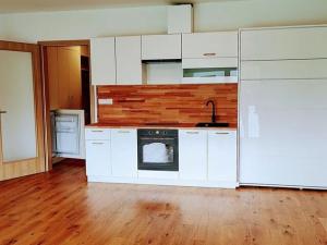 Pronájem bytu 1+kk, Praha - Ďáblice, Ďáblická, 42 m2