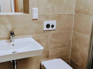Pronájem bytu 1+kk, Praha - Ďáblice, Ďáblická, 42 m2