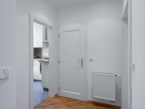 Pronájem bytu 3+1, Praha - Malá Strana, Sněmovní, 85 m2