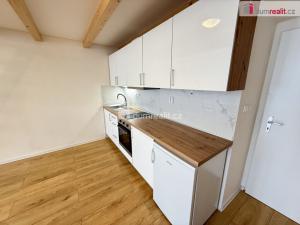 Pronájem bytu 1+kk, Praha - Smíchov, Na Valentince, 48 m2