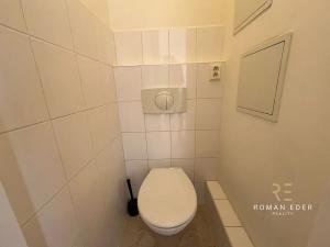 Pronájem bytu 1+kk, Praha - Karlín, Nekvasilova, 28 m2