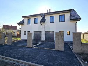 Prodej bytu 4+kk, Přerov nad Labem, 125 m2