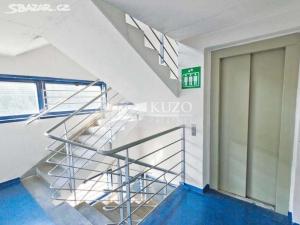 Pronájem garážového stání, Praha - Vysočany, Pešlova, 14 m2