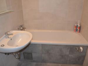 Pronájem bytu 3+1, Praha, Proutěná, 75 m2