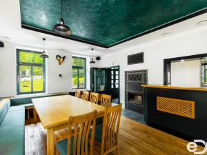 Pronájem ubytování, Jablonec nad Nisou, U Lesního divadla, 2930 m2