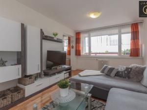 Prodej bytu 2+1, Kladno, Petrohradská, 49 m2