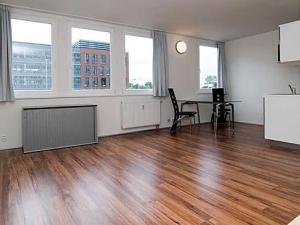 Pronájem bytu 1+kk, Praha - Karlín, Molákova, 36 m2