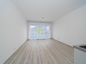 Pronájem bytu 1+kk, Praha - Hloubětín, Poděbradská, 32 m2