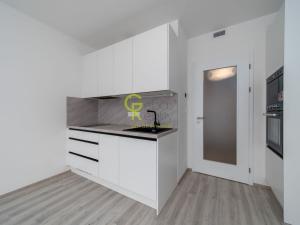 Pronájem bytu 1+kk, Praha - Hloubětín, Poděbradská, 32 m2
