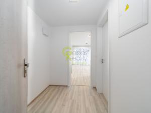 Pronájem bytu 1+kk, Praha - Hloubětín, Poděbradská, 32 m2