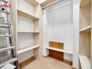 Pronájem bytu 3+1, Karlovy Vary, Sadová, 93 m2