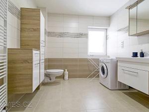 Pronájem bytu 2+kk, Praha - Dolní Chabry, Pod zámečkem, 60 m2