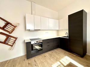 Pronájem bytu 2+kk, Praha, Zenklova, 54 m2