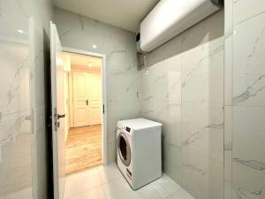 Pronájem bytu 2+kk, Praha, Zenklova, 54 m2