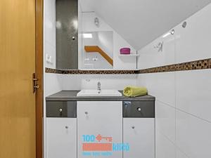 Prodej vícegeneračního domu, Praha - Lipence, Jílovišťská, 206 m2